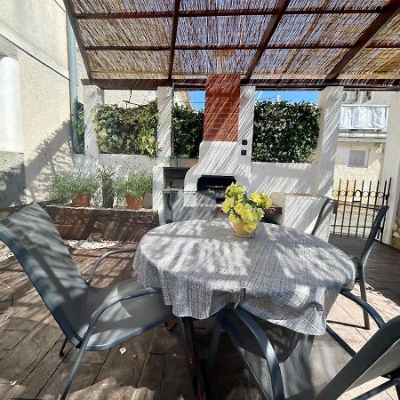 Apartment Mila With Jacuzzi Spa Пула Екстериор снимка