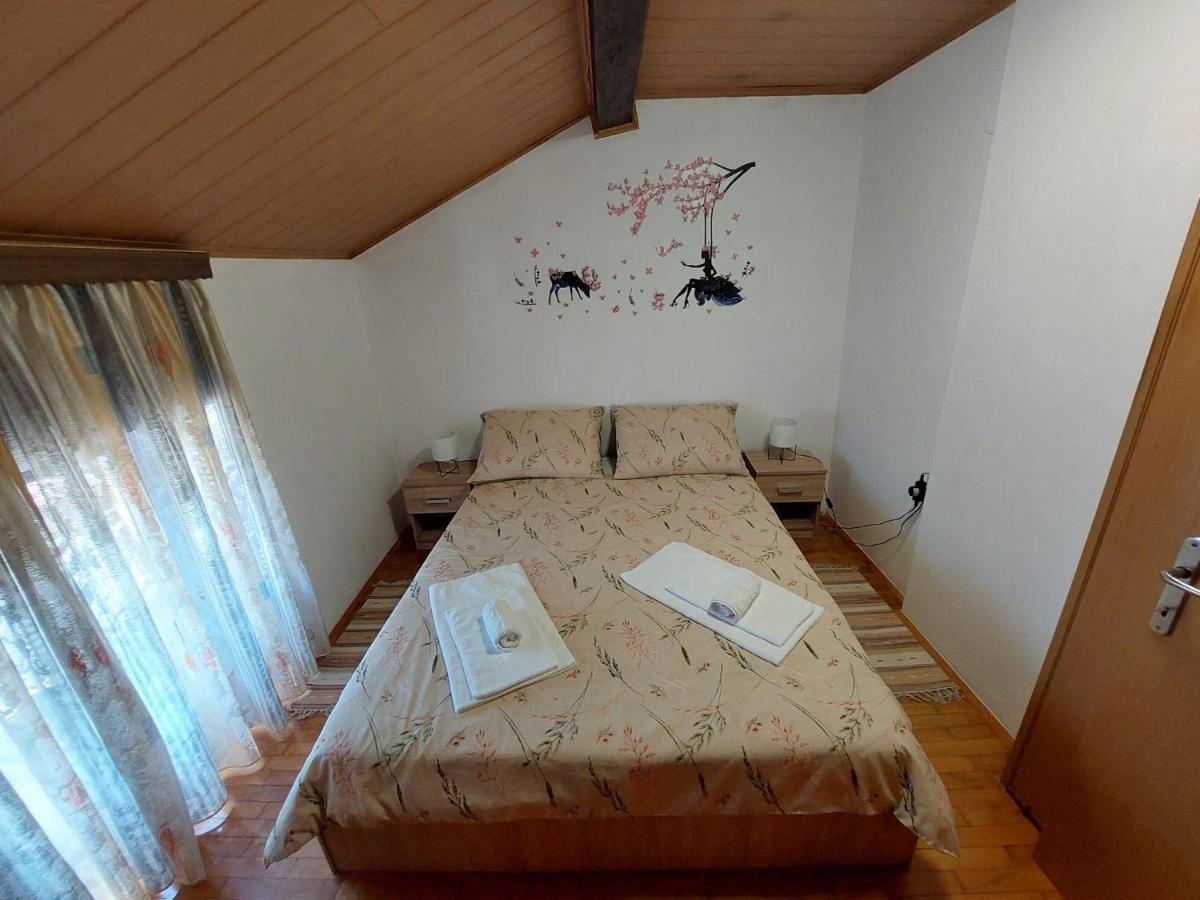 Apartment Mila With Jacuzzi Spa Пула Екстериор снимка